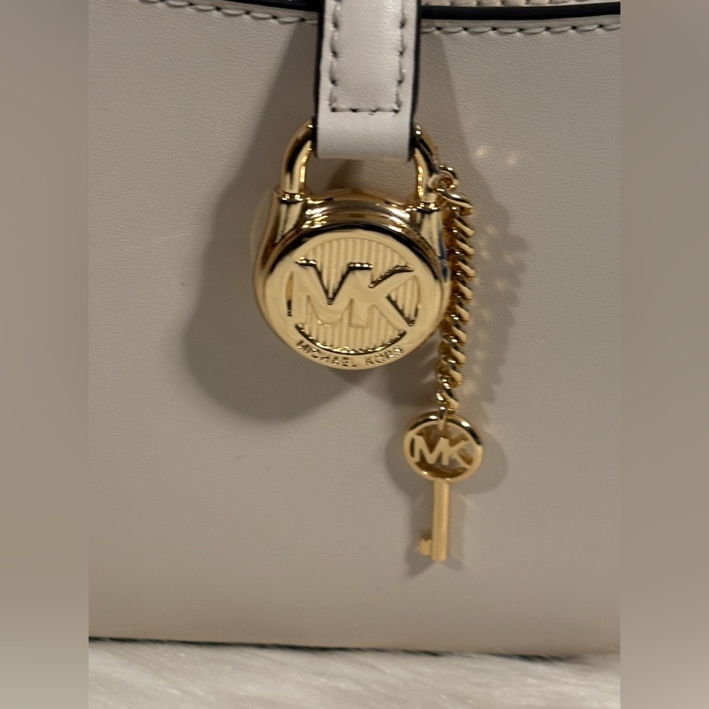Michael Kors Lyra Small Leather Pochette NWT - Picture 8 of 16